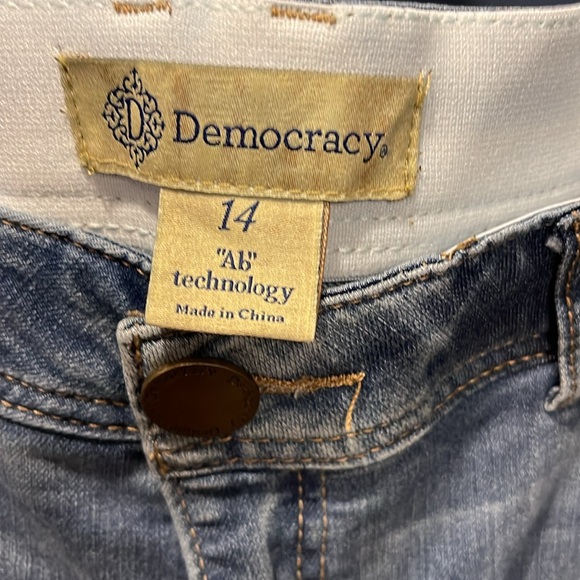 Democracy denim - Picture 3 of 3